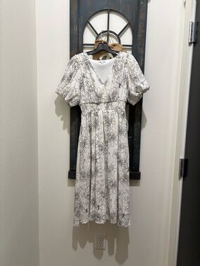 Baltic Born dress Floral V-Neck Puff Sleeve Midi Dress - White/Grayy